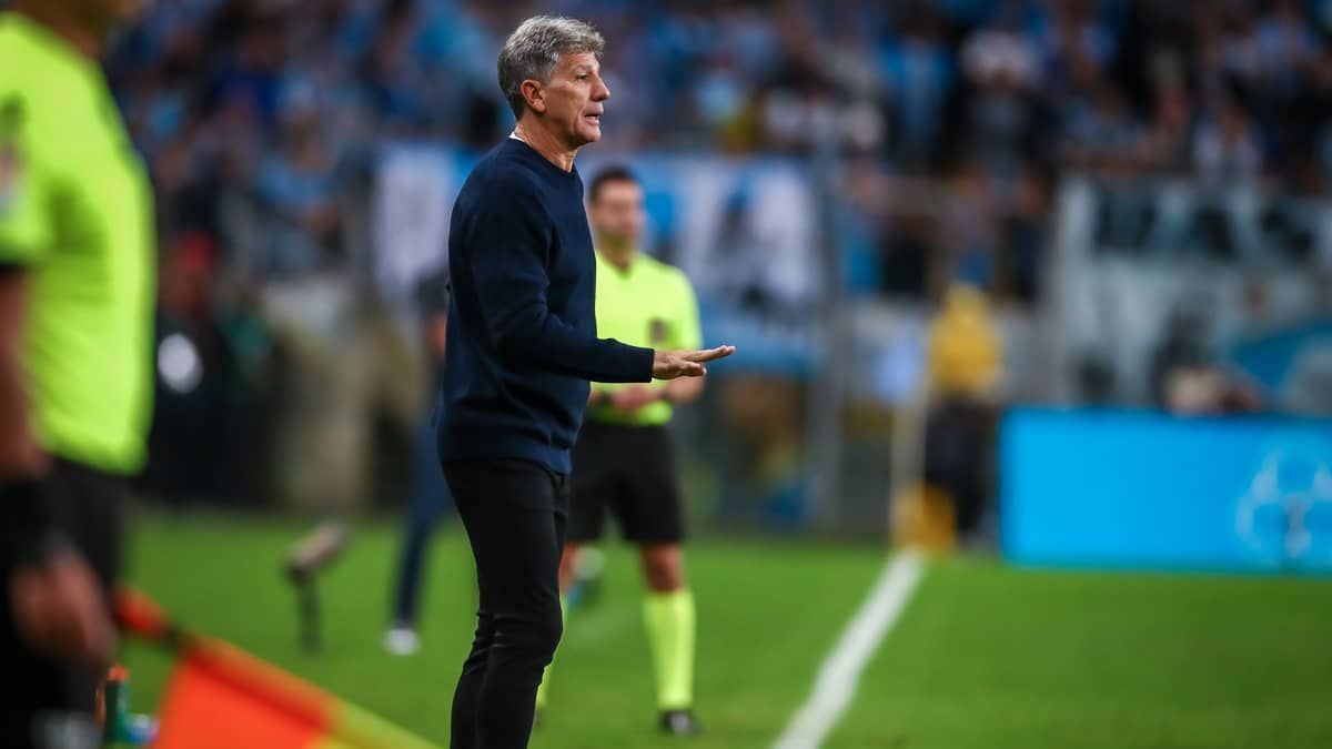 Renato, do Grêmio, dispara contra arbitragem: 'Seneme, você vê os jogos?'