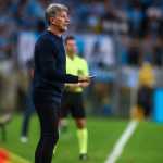 Renato, do Grêmio, dispara contra arbitragem: 'Seneme, você vê os jogos?'