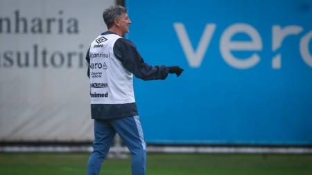 Renato durante o treino do Grêmio nesta terça-feira (25)
