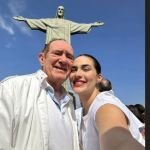 Renato Aragão, o Didi, sobe ao Cristo Redentor, 32 anos depois