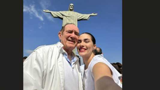Renato e a filha Livian em momento de fé, superação e devoção