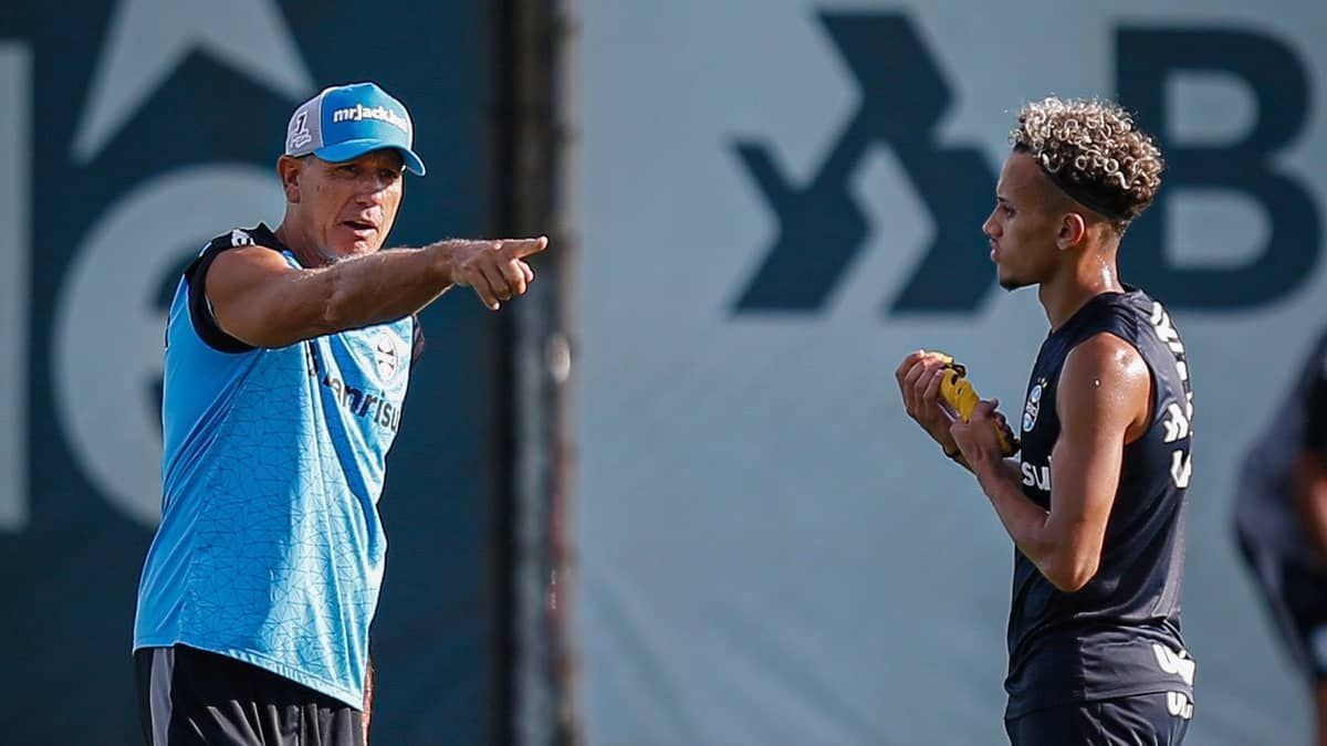 Renato comenta saída de Bitello do Grêmio: 'Clube precisava vender' 