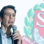 MP vai investigar decisão do governo de trocar livros por material digital em São Paulo
