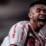CRB aproveita vantagem numérica, vence e ultrapassa a Ponte Preta na Série B