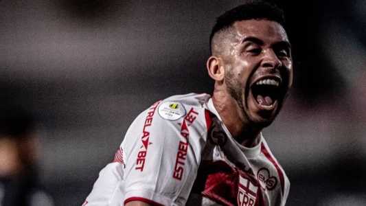 Renato fez o gol da vitória do CRB diante de sua torcida