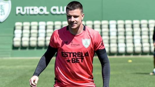 Renato Kayzer está em tratamento de lesão muscular na coxa direita