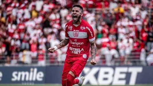 Renato marcou os dois gols da vitória do CRB no Castelão