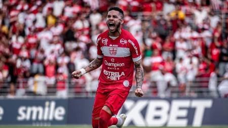 Renato marcou os dois gols da vitória do CRB no Castelão