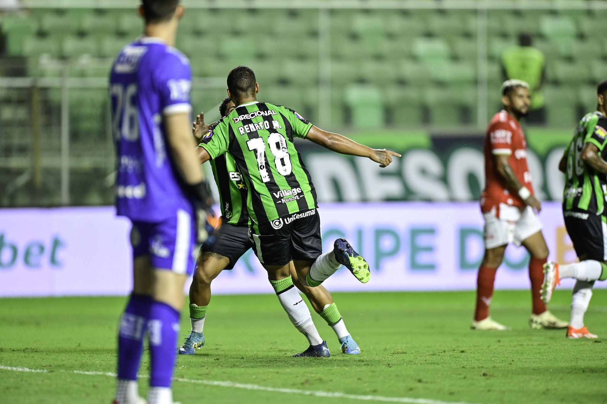 América vence o Vila Nova de virada, segue invicto e entra no G4 da Série B