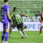 América vence o Vila Nova de virada, segue invicto e entra no G4 da Série B