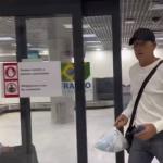 Renato desembarca no RJ e foge de perguntas sobre ausência em coletiva do Grêmio