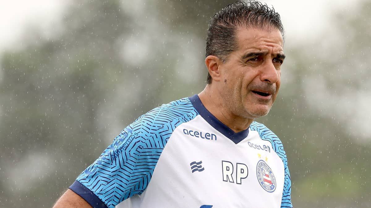 Vaiado, Paiva se vê blindado pelo elenco do Bahia: 'O grupo está comigo'