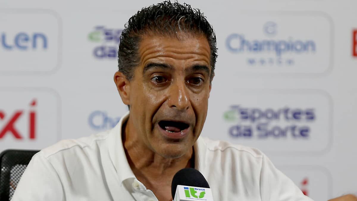 Técnico do Bahia desabafa após triunfo: 'Continuem a pedir minha saída'