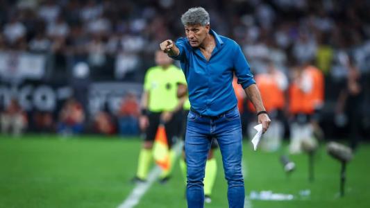 Renato Portaluppi lamenta pênalti não dado em Itaquera