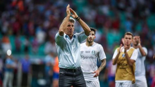 Renato Portaluppi pode ter Suárez como titular neste domingo