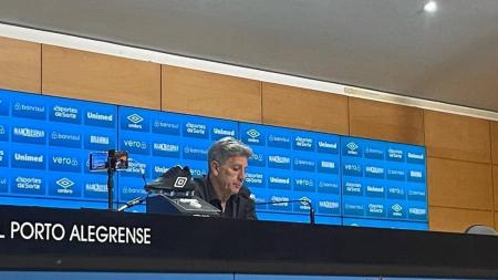 Renato Portaluppi reclama de penalidade não marcada pela arbitragem contra o Fortaleza
