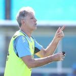 Com novas baixas, Grêmio inicia preparação para enfrentar São Paulo