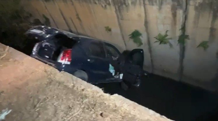 Motorista morre ao passar mal e cair com carro em córrego na região de Venda Nova, em BH