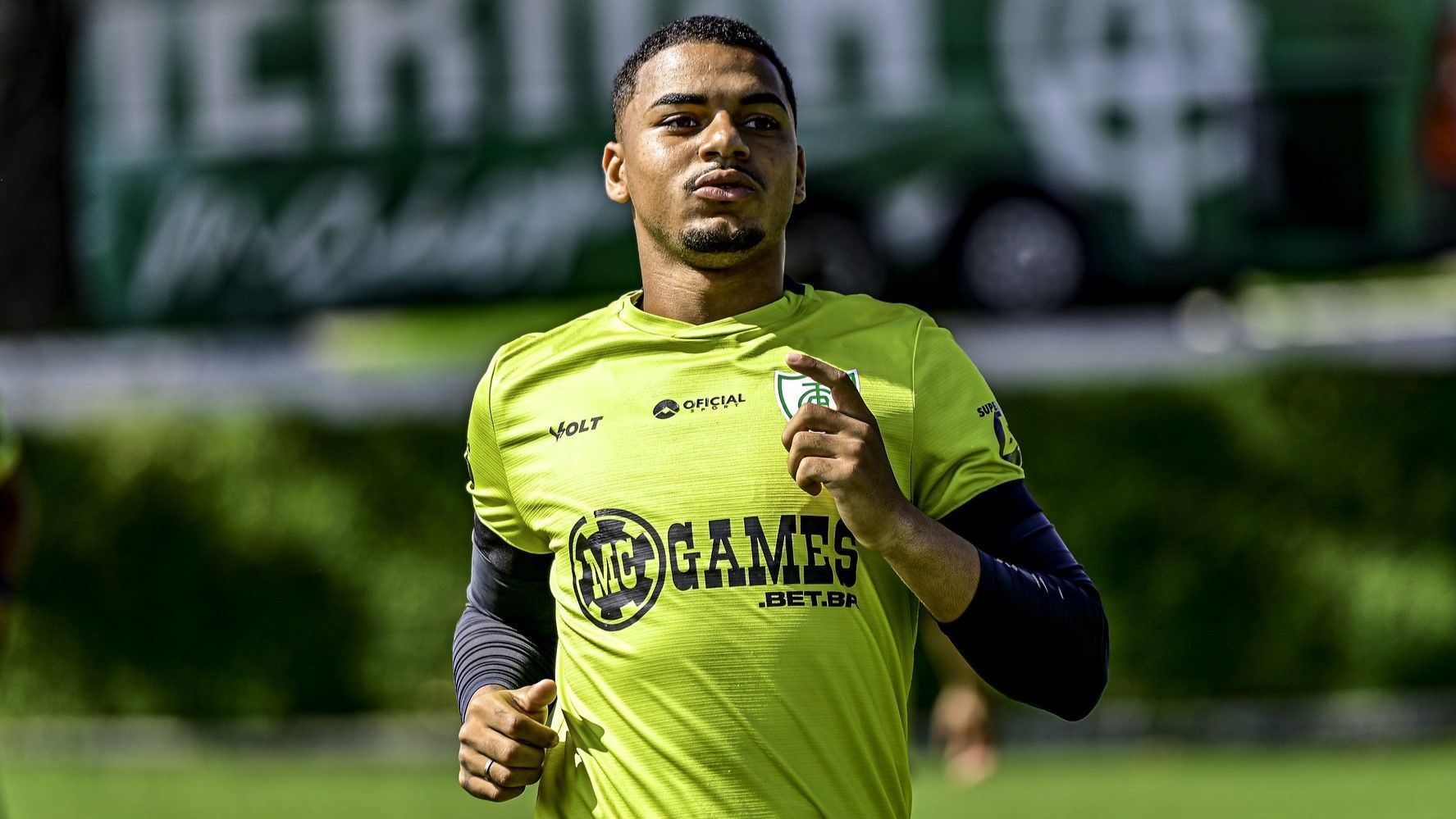 Fora dos planos: América aguarda propostas para negociar Renato Marques