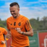 Renê é diagnosticado com lesão muscular e desfalca o Inter por até um mês