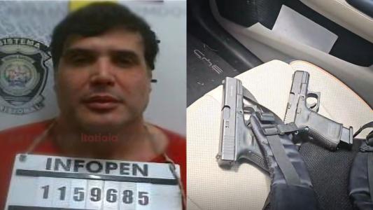 Renê Júnior no dia de seu fichamento no sistema penitenciário em colagem ao lado de duas pistolas que ele levava no banco da frente do seu carro