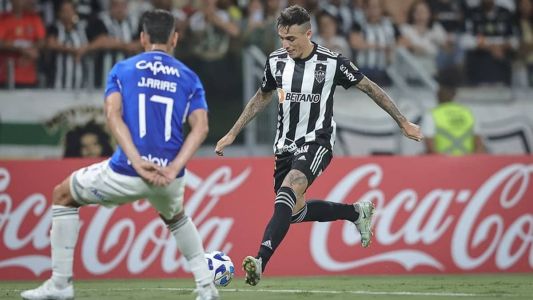 Renzo Saravia, do Atlético, durante jogo contra o Millonarios, no Mineirão