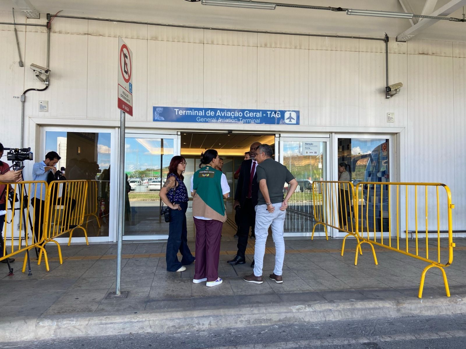 Novo voo com 101 brasileiros deportados chega ao Aeroporto Internacional de Belo Horizonte