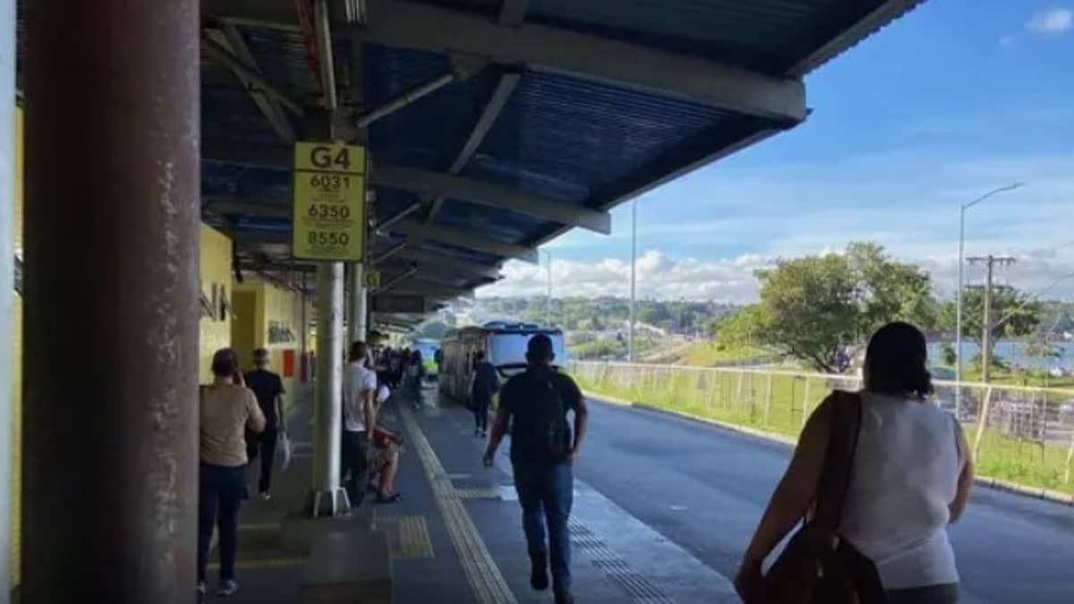 Problema na escada rolante e demora nos ônibus testam a paciência de usuários da Pampulha, em BH 