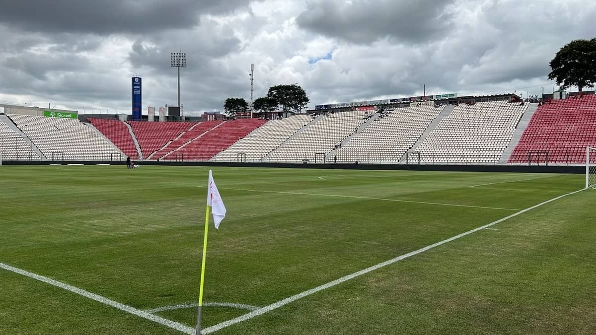 Cruzeiro x América: gramado da Arena do Jacaré apresenta falhas antes do clássico