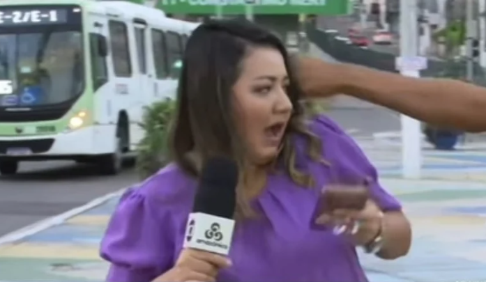 Repórter da Globo é agredida por homem em situação de rua ao vivo