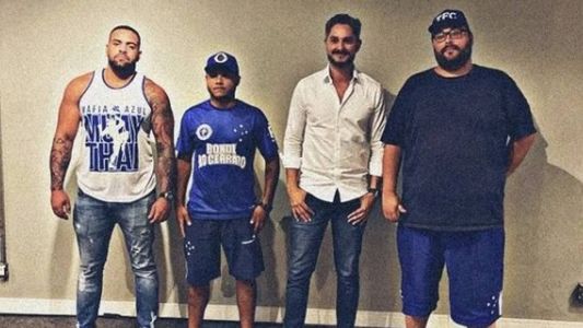 Representantes de organizadas do Cruzeiro se reuniram com Samuel Lloyd, da Minas Arena