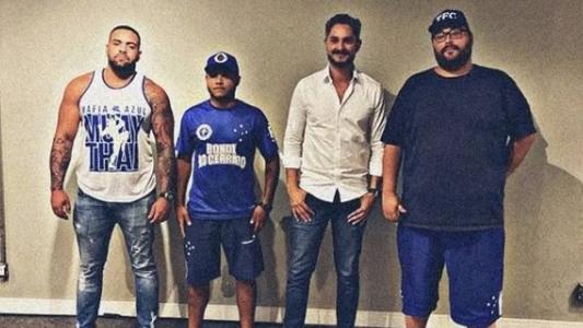 Representantes de organizadas do Cruzeiro se reuniram com Samuel Lloyd, da Minas Arena