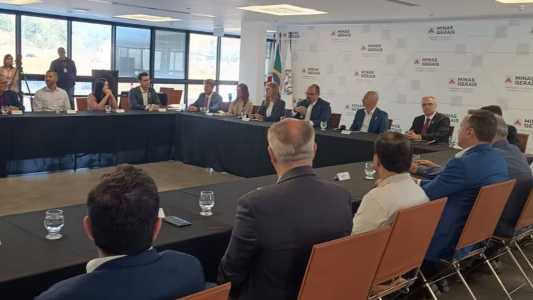 Representantes do Governo de Minas, Judiciário, MP e prefeitos anunciaram mudança no repasse dos recursos aos municípios