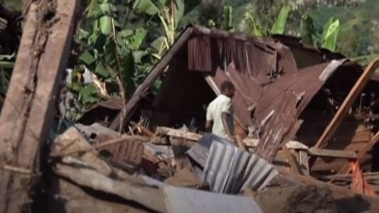 Representantes do governo da República Democrática do Congo visitam aldeias devastadas por inundações