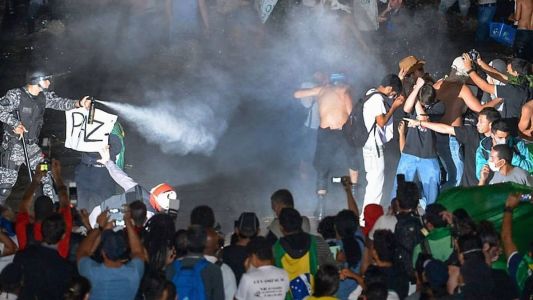 Repressão policial com uso de gás lacrimogêneo e bomba de efeito moral marcou manifestações de junho de 2013