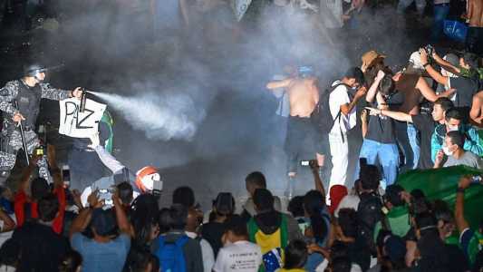 Repressão policial com uso de gás lacrimogêneo e bomba de efeito moral marcou manifestações de junho de 2013