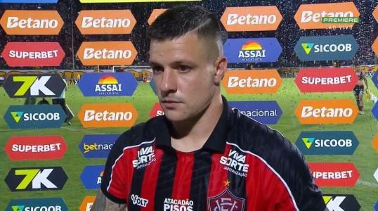 Renato Kayser, do Vitória, após o final da partida contra o Juventude