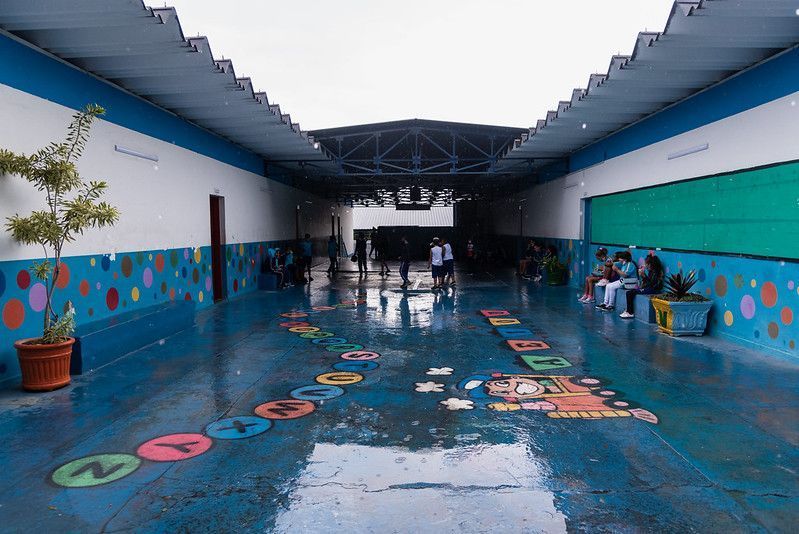 Projeto que autoriza 'adicional de insalubridade' a servidores da educação passa em comissão