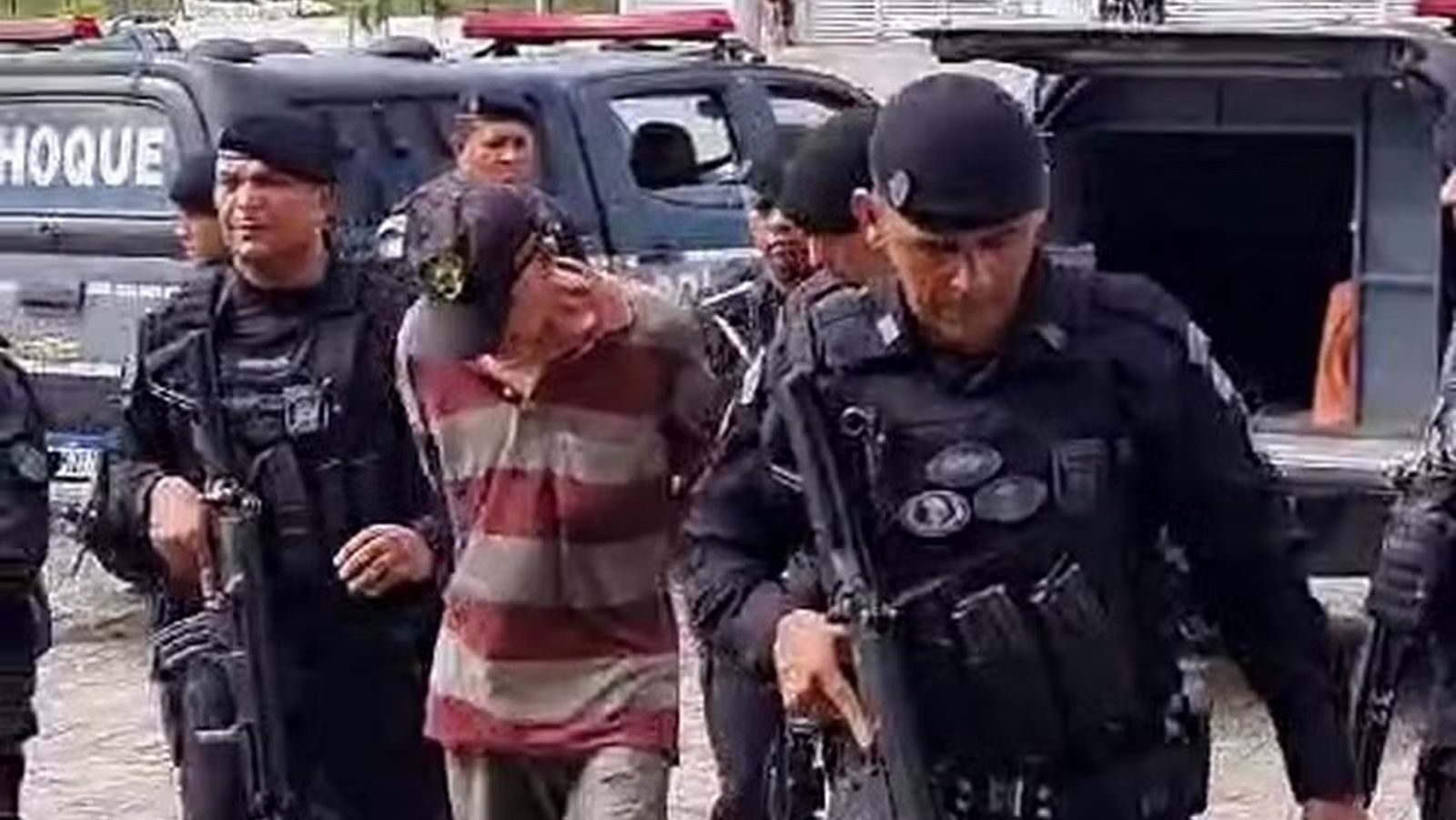 Vídeo: homem mata gerente e faz reféns após ser reprovado em entrevista de emprego