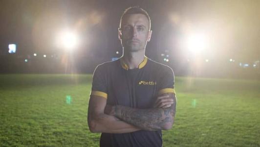 Berbatov, ex-Manchester United, elogia dois brasileiros