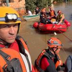 Bombeiros recebem prêmio por resgate de cavalo caramelo no RS