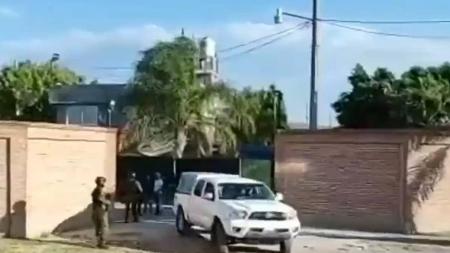 Resort foi invadido por homens armados