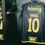 Instituto Galo vende últimas 'camisas do tri' em prol do Dia Nacional do Idoso