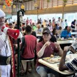 Almoço de Natal reúne milhares de pessoas em restaurante popular de Belo Horizonte