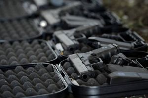 Comissão da Câmara aprova uso do FGTS para compra de armas de fogo
