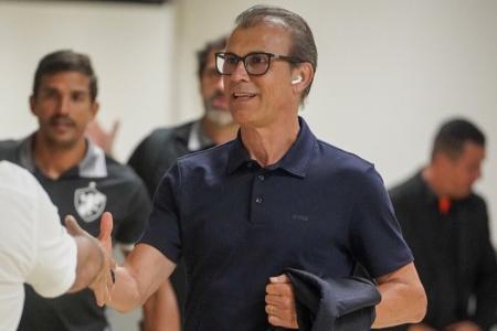 Treinador Milton Mendes quando ainda comandava o Retrô-PE