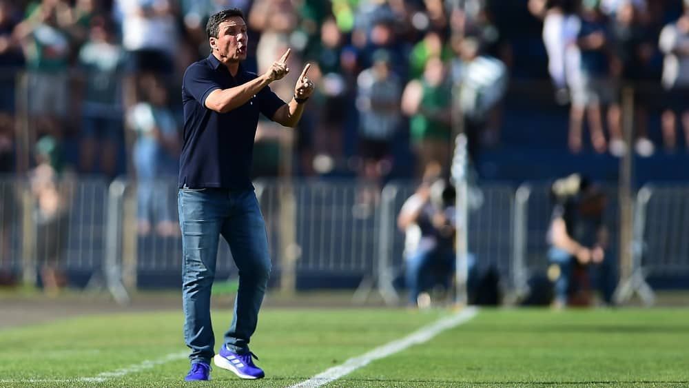 Diretoria do Cruzeiro se reúne para definir futuro de Zé Ricardo