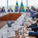 ‘Esse país precisa parar de ter gente vivendo de dividendos’, diz Lula em reunião com o setor de alimentos