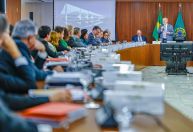 Lula reúne equipe e deve oficializar saída de quase metade dos ministros