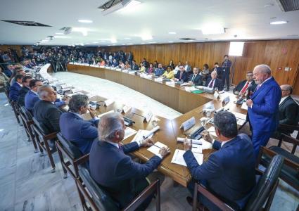 Lula e ministros em reunião em Brasília (DF)